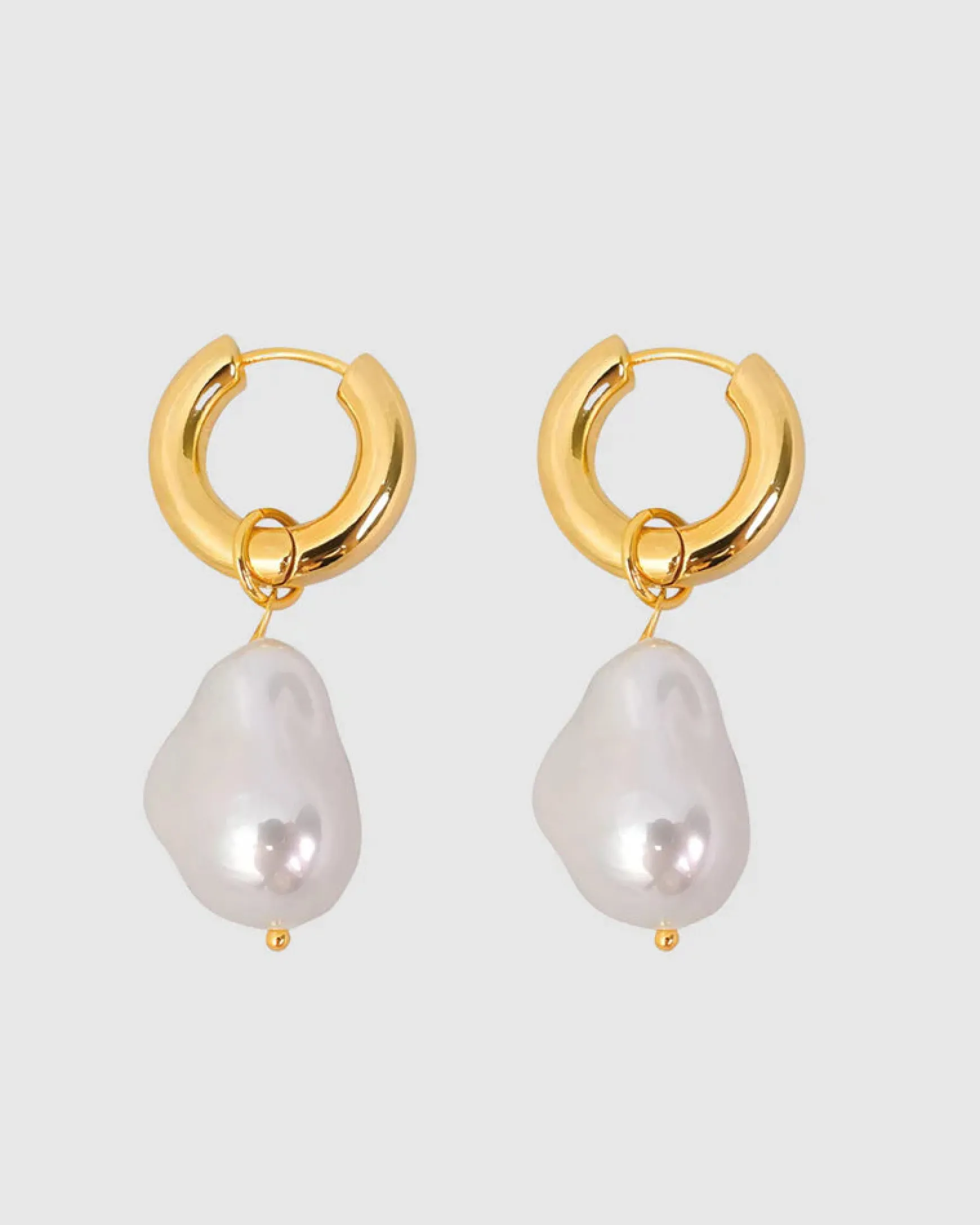 Castel & Co Pearl Earrings - Gold
