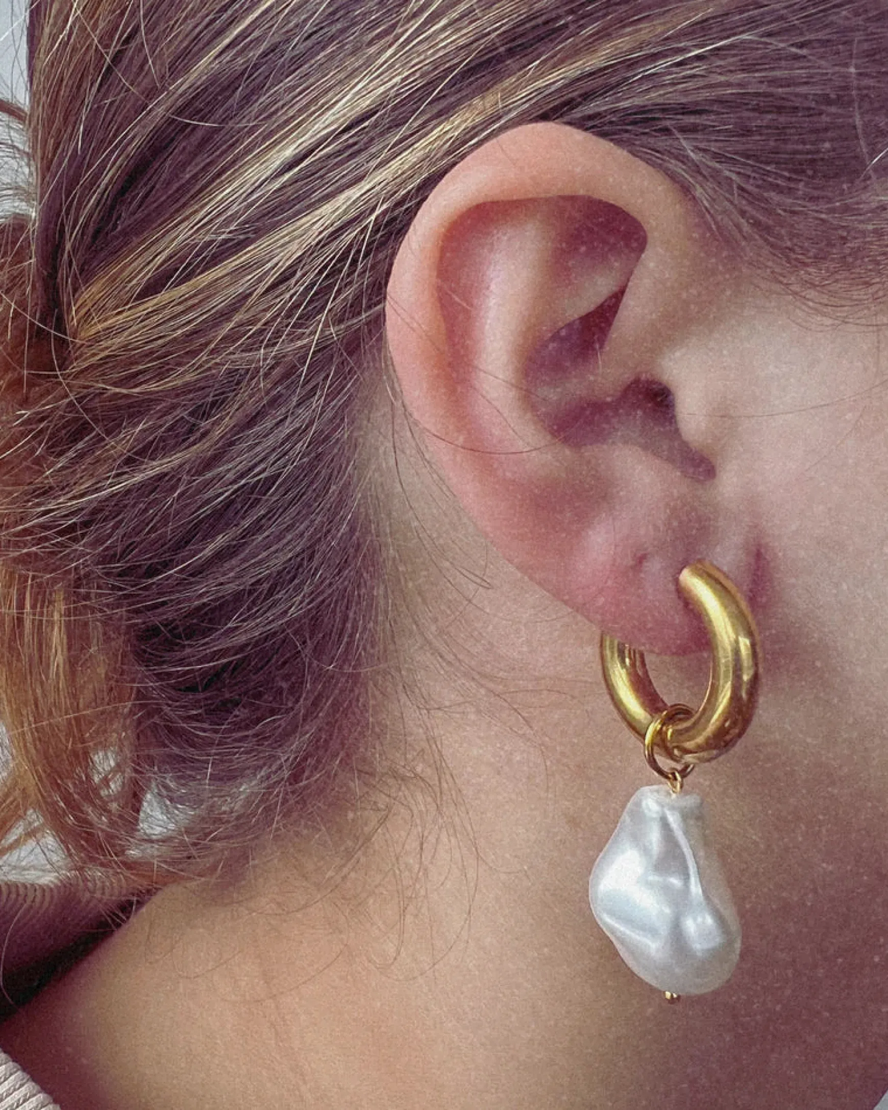 Castel & Co Pearl Earrings - Gold