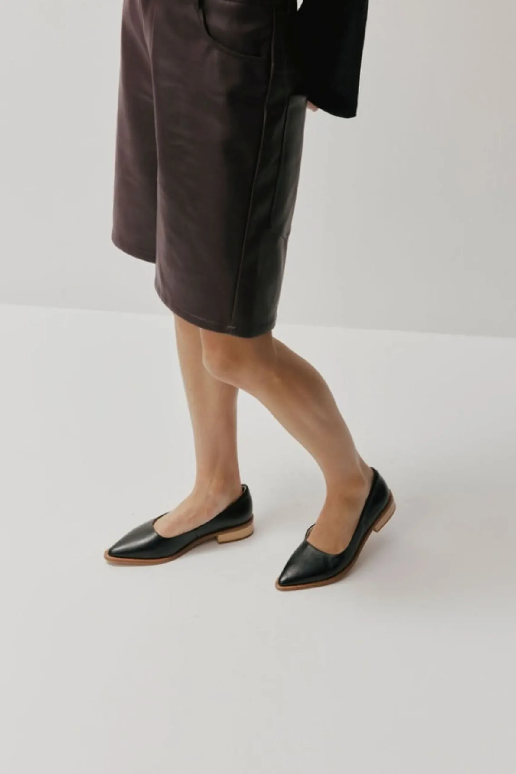 Chaos & Harmony Thea Flat - Black