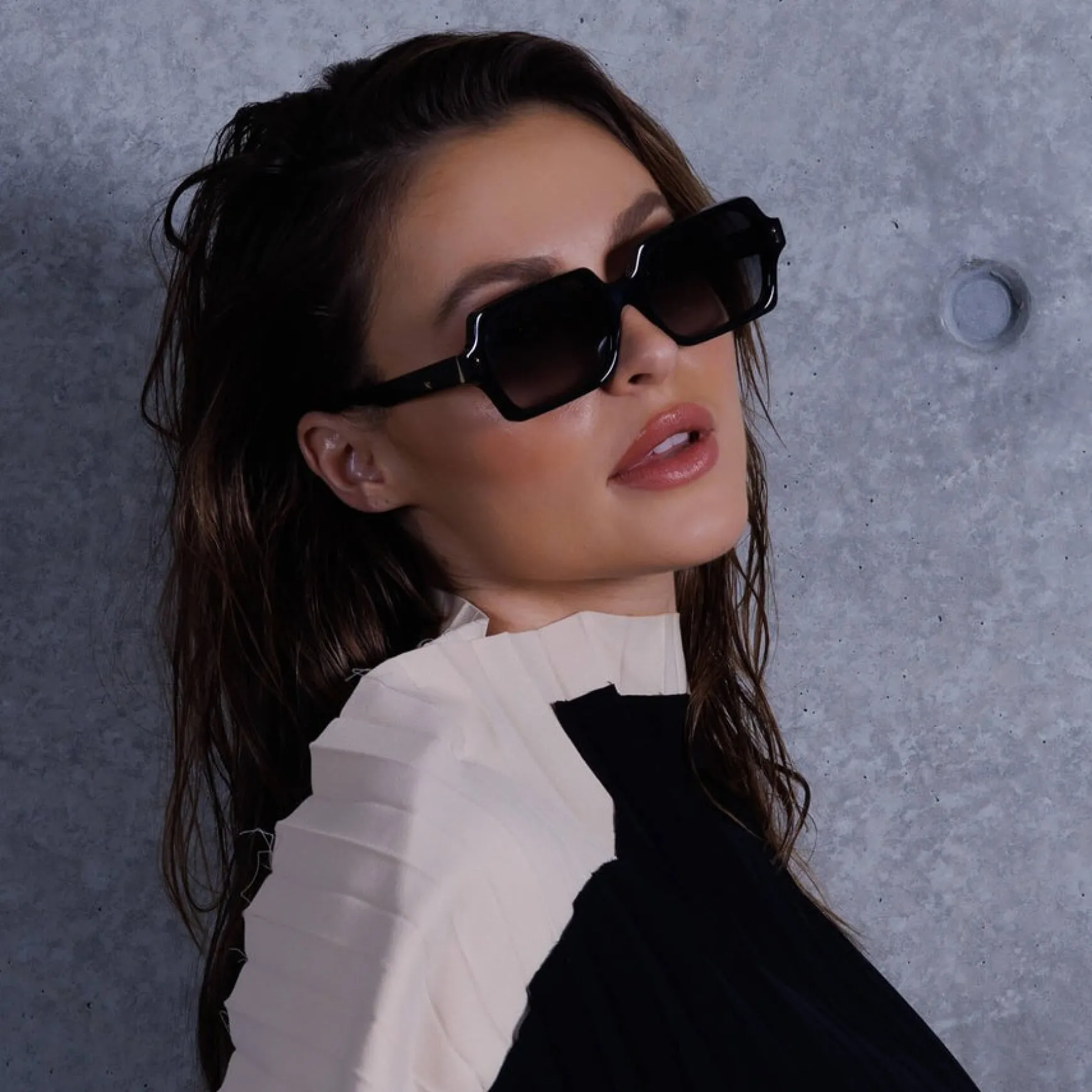 Valley Eyewear Liberty - Gloss Black with Gold Metal Trim